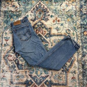 Vintage 90s Levi’s 505 Dostressed Lightwash Blue Jeans Size 33